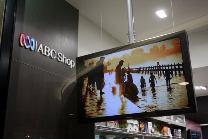 Advertise Me Digital Signage ABC Shop Window 7